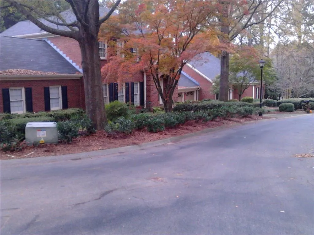 7155 Roswell Road Unit 2, Sandy Springs, Georgia 30328, 3 Bedrooms Bedrooms, ,3 BathroomsBathrooms,Residential,Sold,7155 Roswell Road Unit 2,5797900