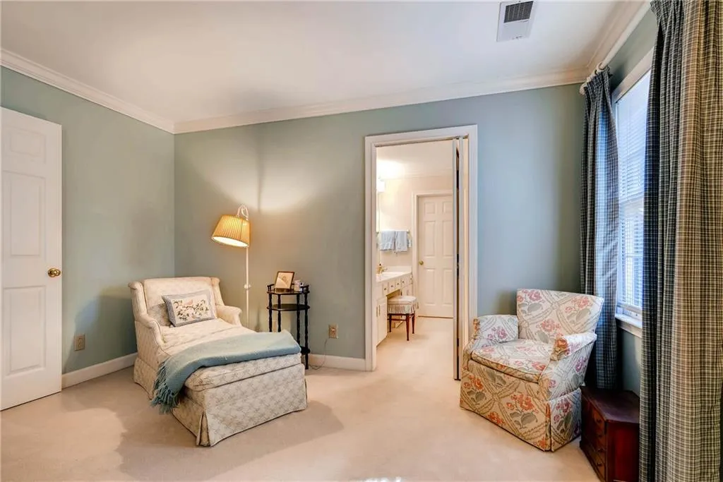 7155 Roswell Road Unit 2, Sandy Springs, Georgia 30328, 3 Bedrooms Bedrooms, ,3 BathroomsBathrooms,Residential,Sold,7155 Roswell Road Unit 2,5797900