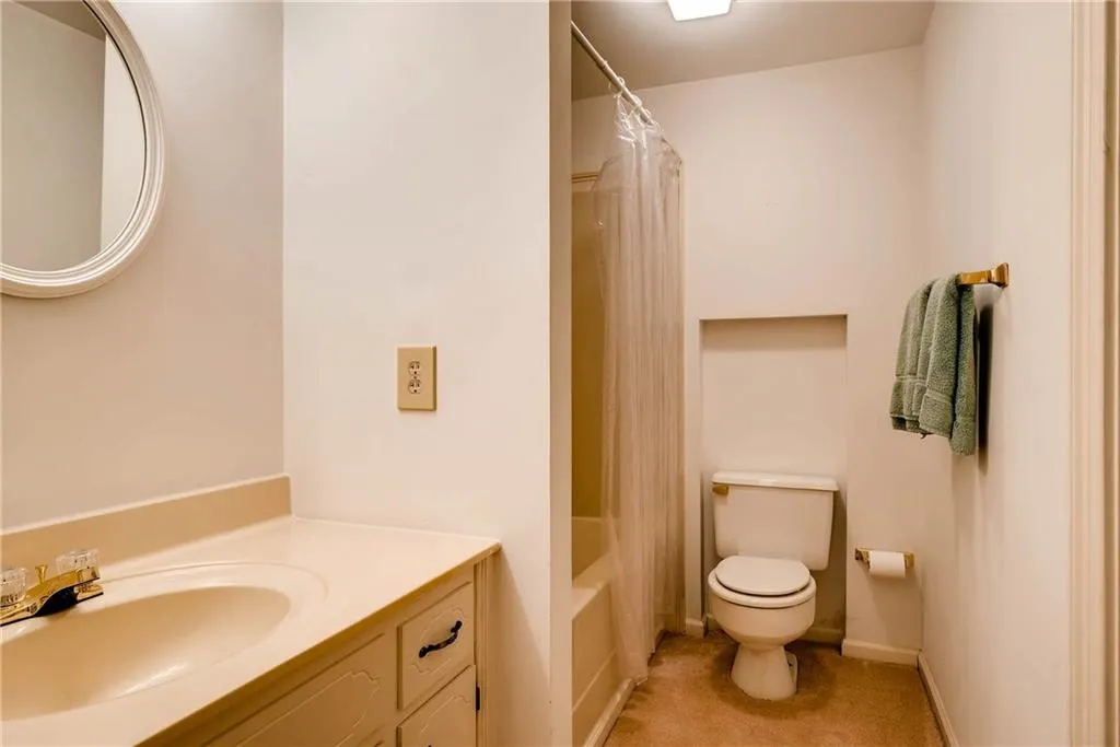 7155 Roswell Road Unit 2, Sandy Springs, Georgia 30328, 3 Bedrooms Bedrooms, ,3 BathroomsBathrooms,Residential,Sold,7155 Roswell Road Unit 2,5797900