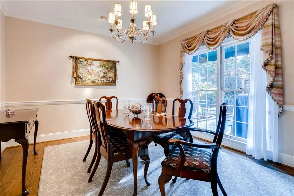 7155 Roswell Road Unit 2, Sandy Springs, Georgia 30328, 3 Bedrooms Bedrooms, ,3 BathroomsBathrooms,Residential,Sold,7155 Roswell Road Unit 2,5797900