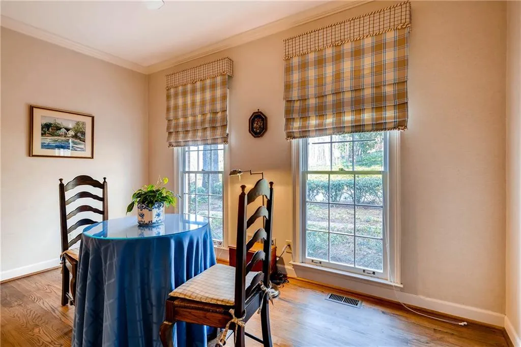7155 Roswell Road Unit 2, Sandy Springs, Georgia 30328, 3 Bedrooms Bedrooms, ,3 BathroomsBathrooms,Residential,Sold,7155 Roswell Road Unit 2,5797900