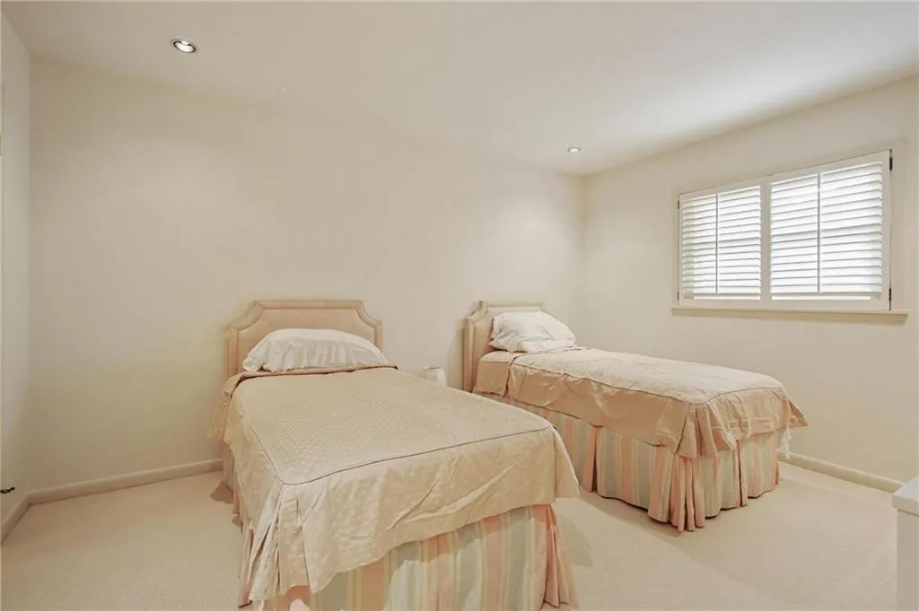 321 Forest Valley Court, Sandy Springs, Georgia 30342, 3 Bedrooms Bedrooms, ,2 BathroomsBathrooms,Residential,Sold,321 Forest Valley Court,7259399