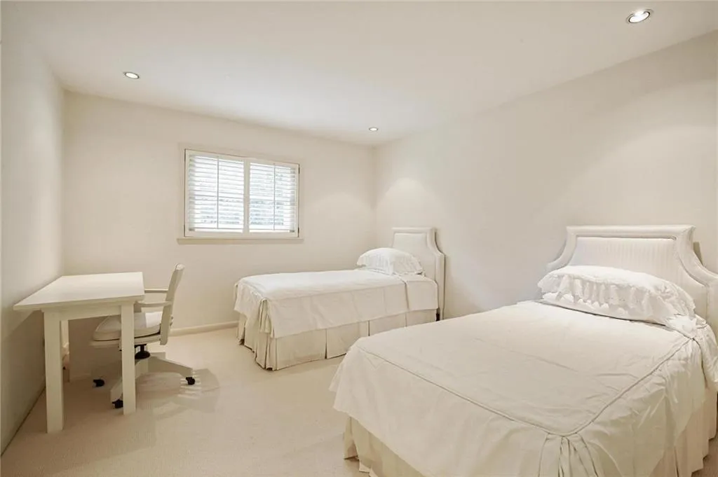 321 Forest Valley Court, Sandy Springs, Georgia 30342, 3 Bedrooms Bedrooms, ,2 BathroomsBathrooms,Residential,Sold,321 Forest Valley Court,7259399