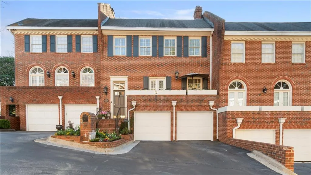 209 Jefferson Circle, Atlanta, Georgia 30328, 3 Bedrooms Bedrooms, ,2 BathroomsBathrooms,Residential,Sold,209 Jefferson Circle,7355685