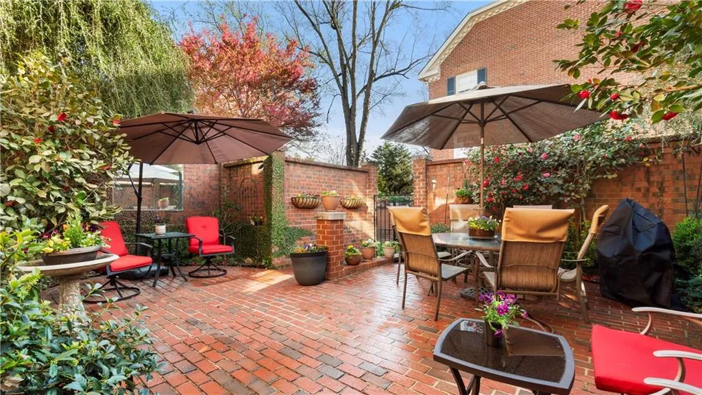 209 Jefferson Circle, Atlanta, Georgia 30328, 3 Bedrooms Bedrooms, ,2 BathroomsBathrooms,Residential,Sold,209 Jefferson Circle,7355685
