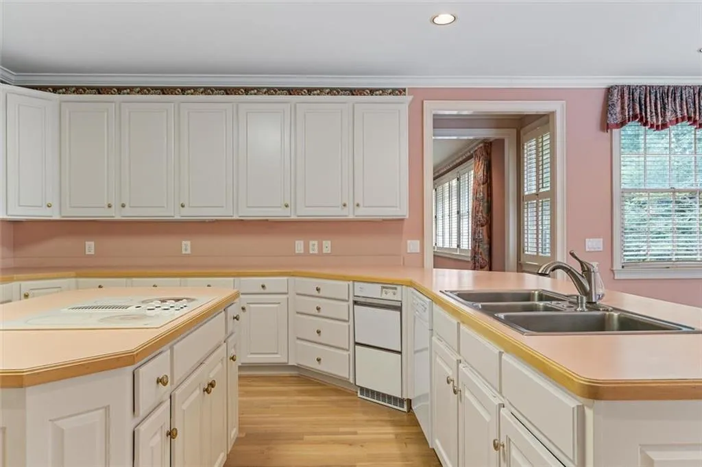 555 Old Cobblestone Drive, Sandy Springs, Georgia 30350, 5 Bedrooms Bedrooms, ,3 BathroomsBathrooms,Residential,Sold,555 Old Cobblestone Drive,7224994