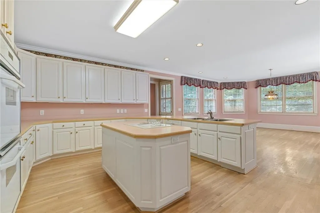 555 Old Cobblestone Drive, Sandy Springs, Georgia 30350, 5 Bedrooms Bedrooms, ,3 BathroomsBathrooms,Residential,Sold,555 Old Cobblestone Drive,7224994