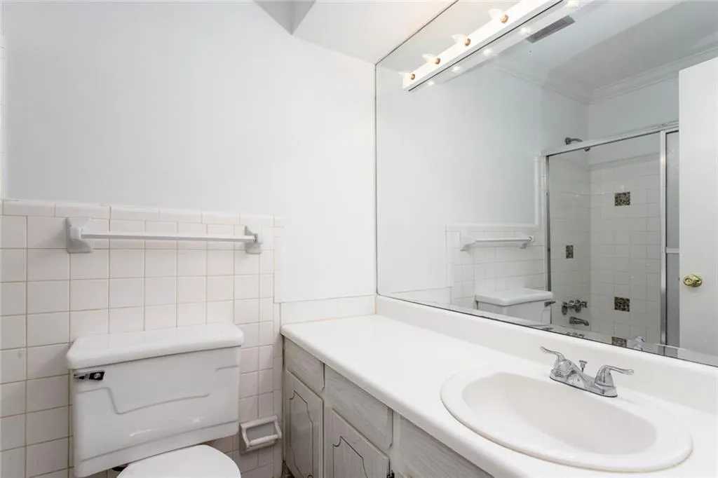 5595 Kingsport Drive Unit 17, Atlanta, Georgia 30342, 3 Bedrooms Bedrooms, ,2 BathroomsBathrooms,Residential,Sold,5595 Kingsport Drive Unit 17,6815974