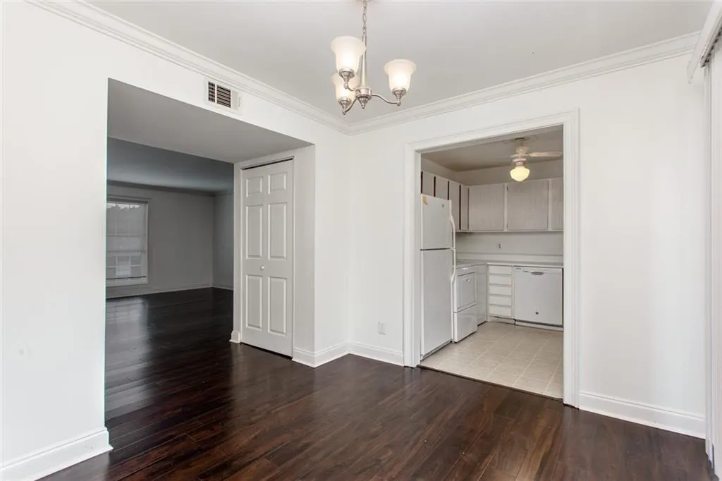 5595 Kingsport Drive Unit 17, Atlanta, Georgia 30342, 3 Bedrooms Bedrooms, ,2 BathroomsBathrooms,Residential,Sold,5595 Kingsport Drive Unit 17,6815974