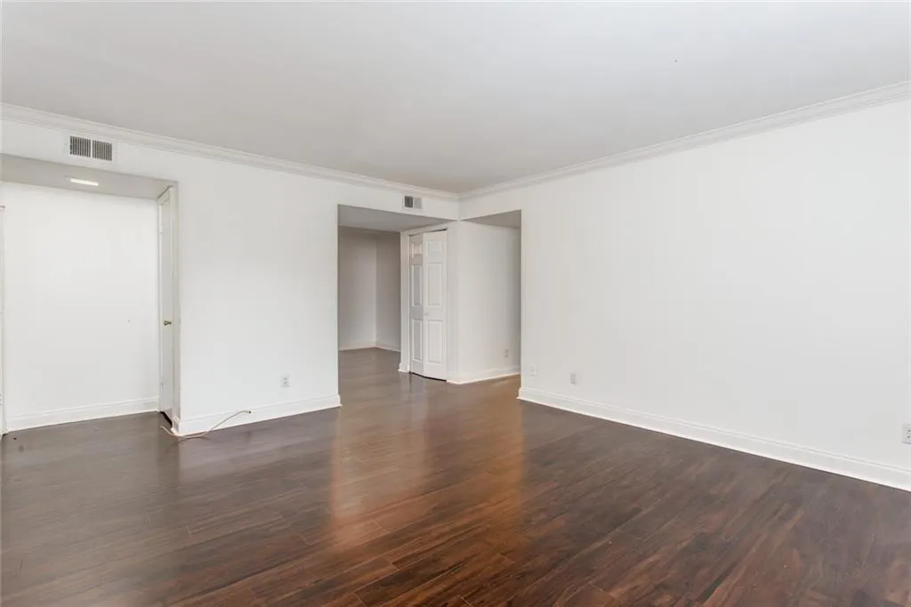 5595 Kingsport Drive Unit 17, Atlanta, Georgia 30342, 3 Bedrooms Bedrooms, ,2 BathroomsBathrooms,Residential,Sold,5595 Kingsport Drive Unit 17,6815974