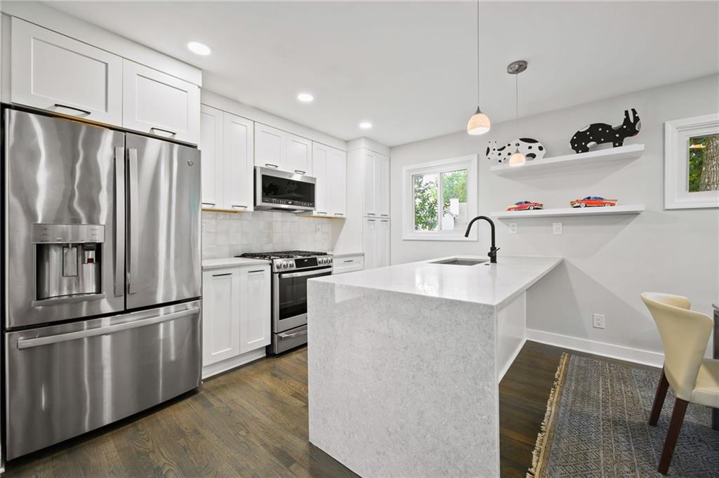 100 Angus Trail, Sandy Springs, Georgia 30328, 3 Bedrooms Bedrooms, ,3 BathroomsBathrooms,Residential,Sold,100 Angus Trail,7283870