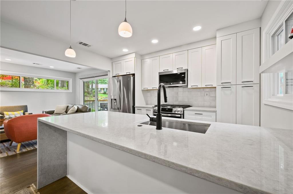 100 Angus Trail, Sandy Springs, Georgia 30328, 3 Bedrooms Bedrooms, ,3 BathroomsBathrooms,Residential,Sold,100 Angus Trail,7283870