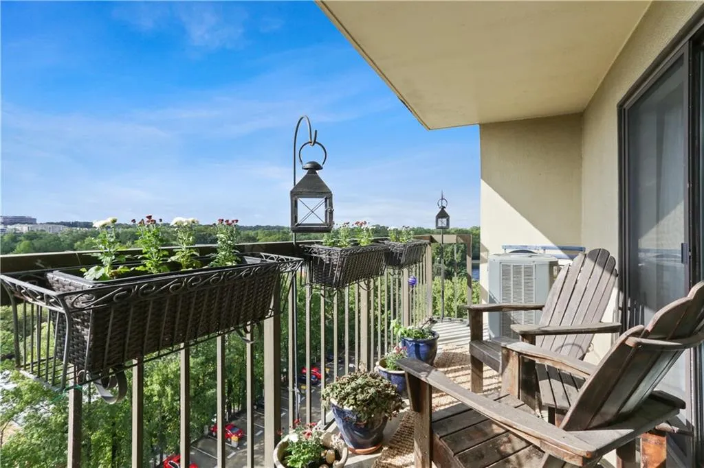 795 Hammond Drive Unit 1107, Atlanta, Georgia 30328, 2 Bedrooms Bedrooms, ,2 BathroomsBathrooms,Residential,Sold,795 Hammond Drive Unit 1107,6710462