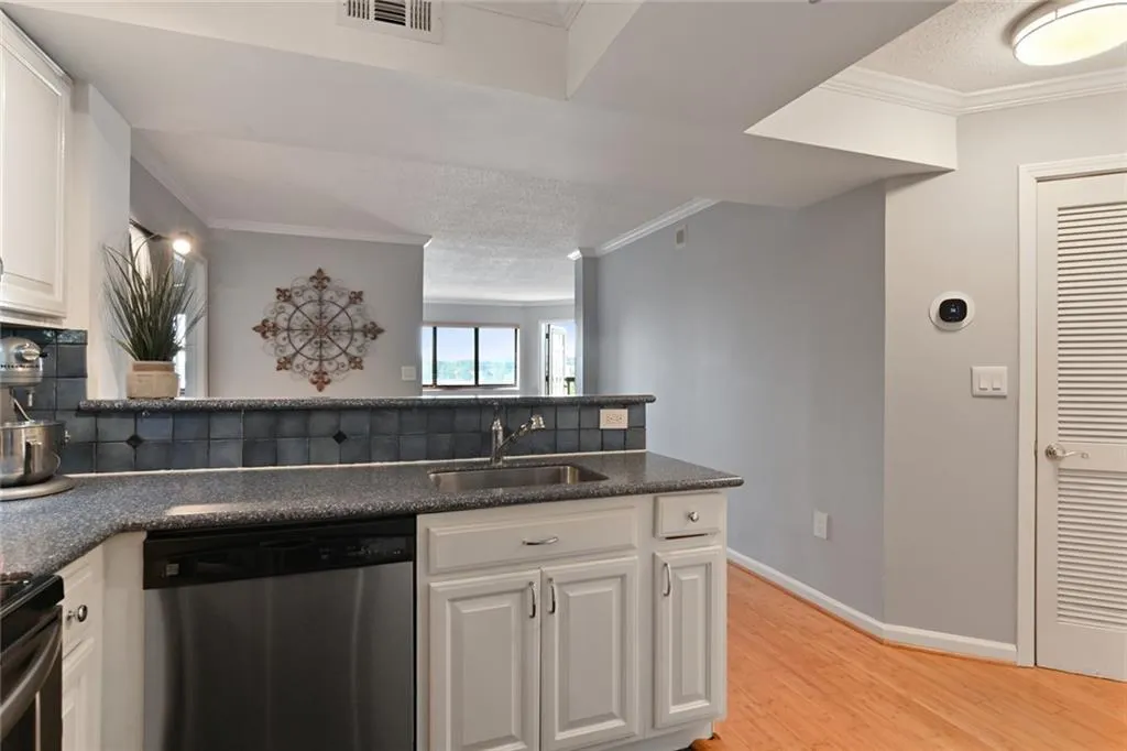 795 Hammond Drive Unit 1107, Atlanta, Georgia 30328, 2 Bedrooms Bedrooms, ,2 BathroomsBathrooms,Residential,Sold,795 Hammond Drive Unit 1107,6710462