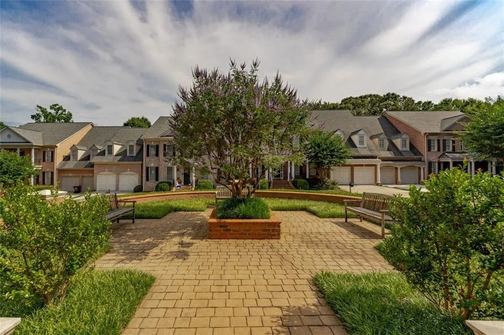 315 Enclave Circle, Atlanta, Georgia 30342, 5 Bedrooms Bedrooms, ,4 BathroomsBathrooms,Residential,Sold,315 Enclave Circle,7231529