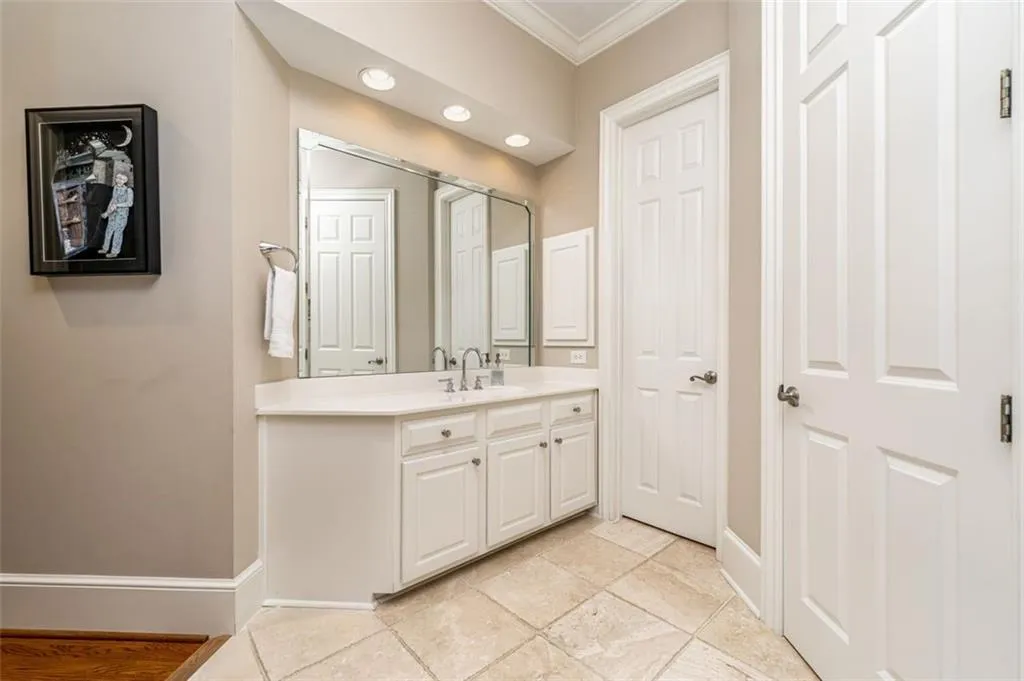 315 Enclave Circle, Atlanta, Georgia 30342, 5 Bedrooms Bedrooms, ,4 BathroomsBathrooms,Residential,Sold,315 Enclave Circle,7231529