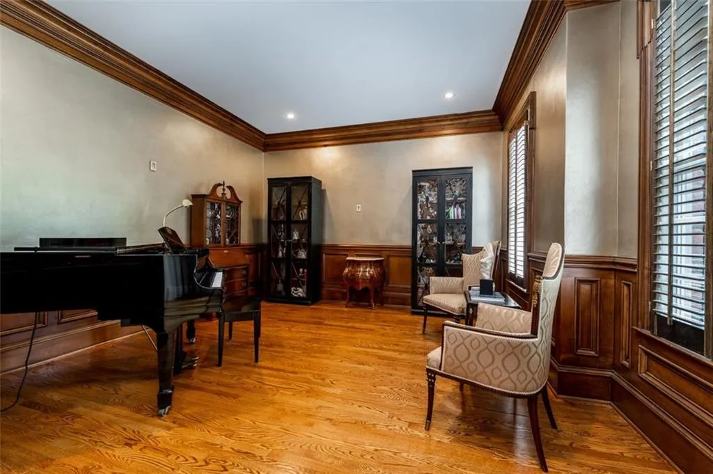 315 Enclave Circle, Atlanta, Georgia 30342, 5 Bedrooms Bedrooms, ,4 BathroomsBathrooms,Residential,Sold,315 Enclave Circle,7231529