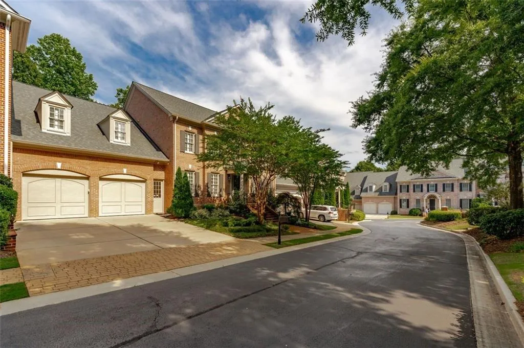 315 Enclave Circle, Atlanta, Georgia 30342, 5 Bedrooms Bedrooms, ,4 BathroomsBathrooms,Residential,Sold,315 Enclave Circle,7231529