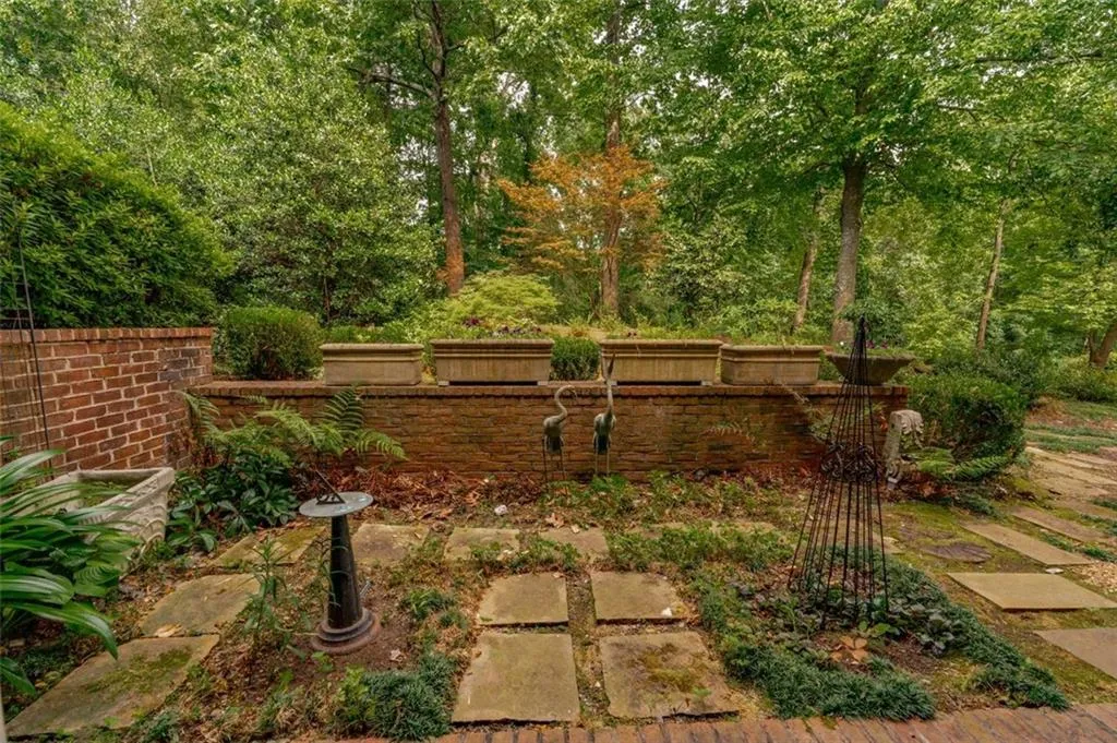 315 Enclave Circle, Atlanta, Georgia 30342, 5 Bedrooms Bedrooms, ,4 BathroomsBathrooms,Residential,Sold,315 Enclave Circle,7231529