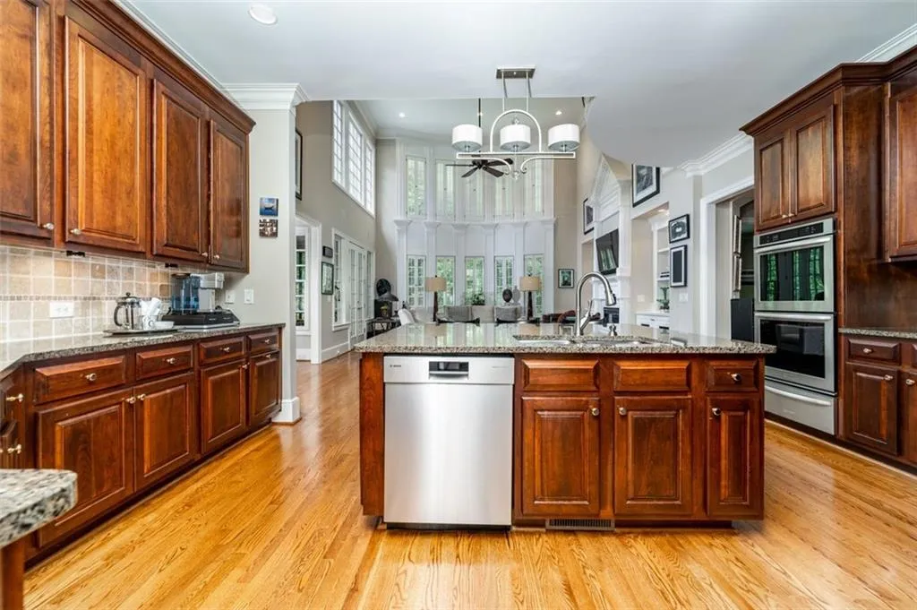 315 Enclave Circle, Atlanta, Georgia 30342, 5 Bedrooms Bedrooms, ,4 BathroomsBathrooms,Residential,Sold,315 Enclave Circle,7231529