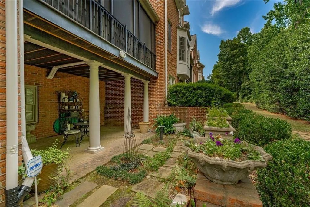 315 Enclave Circle, Atlanta, Georgia 30342, 5 Bedrooms Bedrooms, ,4 BathroomsBathrooms,Residential,Sold,315 Enclave Circle,7231529