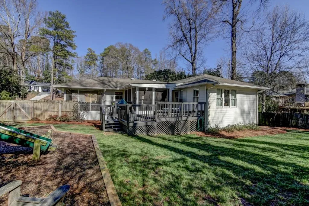 501 Carolwood Lane, Atlanta, Georgia 30342, 3 Bedrooms Bedrooms, ,2 BathroomsBathrooms,Residential,Sold,501 Carolwood Lane,5959022