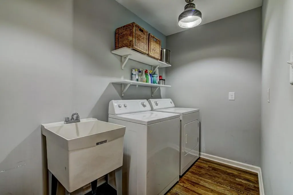 501 Carolwood Lane, Atlanta, Georgia 30342, 3 Bedrooms Bedrooms, ,2 BathroomsBathrooms,Residential,Sold,501 Carolwood Lane,5959022