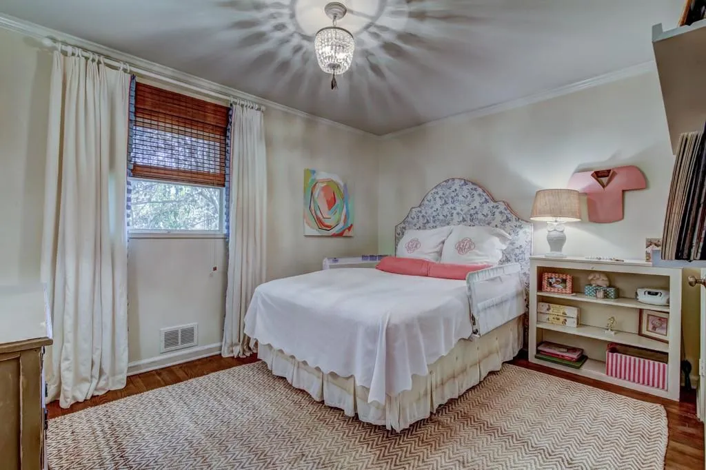501 Carolwood Lane, Atlanta, Georgia 30342, 3 Bedrooms Bedrooms, ,2 BathroomsBathrooms,Residential,Sold,501 Carolwood Lane,5959022