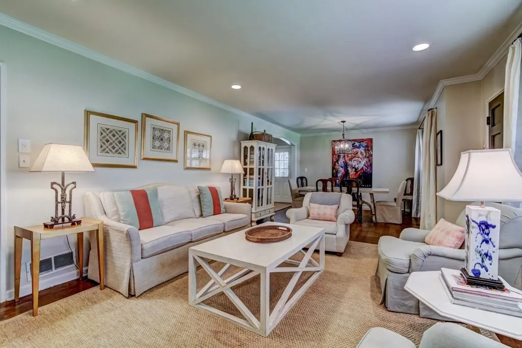 501 Carolwood Lane, Atlanta, Georgia 30342, 3 Bedrooms Bedrooms, ,2 BathroomsBathrooms,Residential,Sold,501 Carolwood Lane,5959022