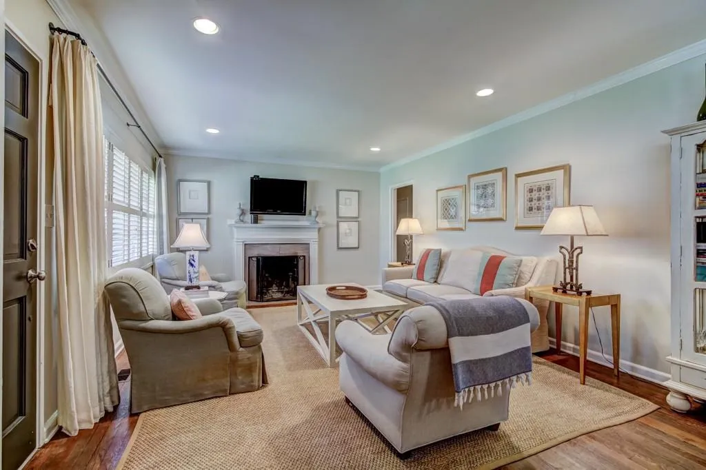501 Carolwood Lane, Atlanta, Georgia 30342, 3 Bedrooms Bedrooms, ,2 BathroomsBathrooms,Residential,Sold,501 Carolwood Lane,5959022
