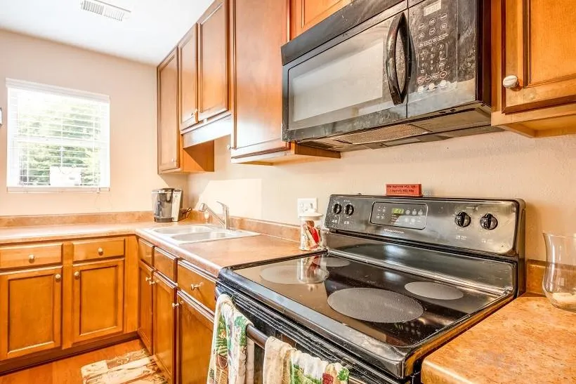 175 North River Drive Unit B, Sandy Springs, Georgia 30350, 2 Bedrooms Bedrooms, ,2 BathroomsBathrooms,Residential,Sold,175 North River Drive Unit B,6576946