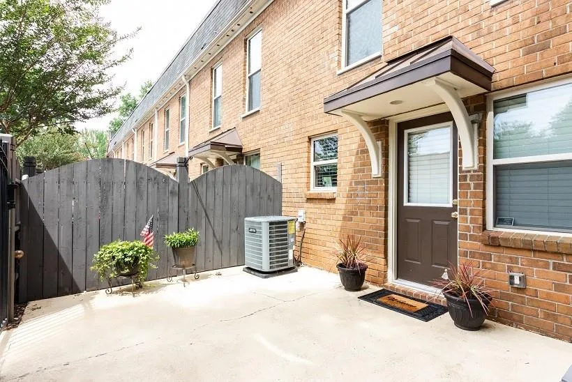 175 North River Drive Unit B, Sandy Springs, Georgia 30350, 2 Bedrooms Bedrooms, ,2 BathroomsBathrooms,Residential,Sold,175 North River Drive Unit B,6576946