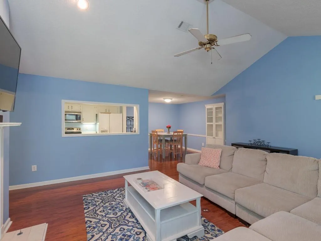 804 Camden Court, Sandy Springs, Georgia 30327, 2 Bedrooms Bedrooms, ,2 BathroomsBathrooms,Residential,Sold,804 Camden Court,6603416