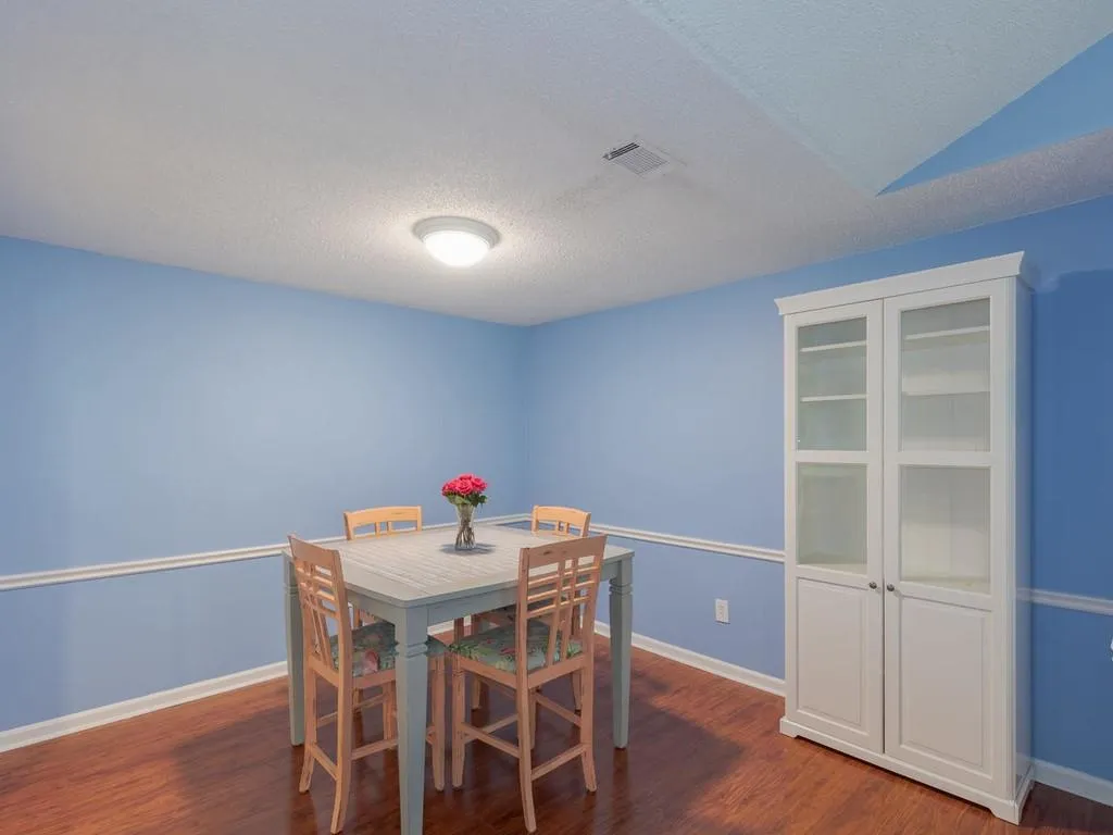804 Camden Court, Sandy Springs, Georgia 30327, 2 Bedrooms Bedrooms, ,2 BathroomsBathrooms,Residential,Sold,804 Camden Court,6603416