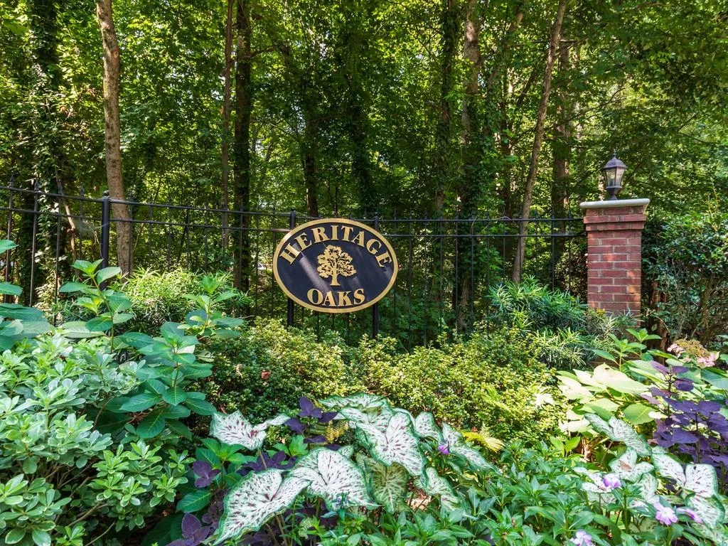 804 Camden Court, Sandy Springs, Georgia 30327, 2 Bedrooms Bedrooms, ,2 BathroomsBathrooms,Residential,Sold,804 Camden Court,6603416