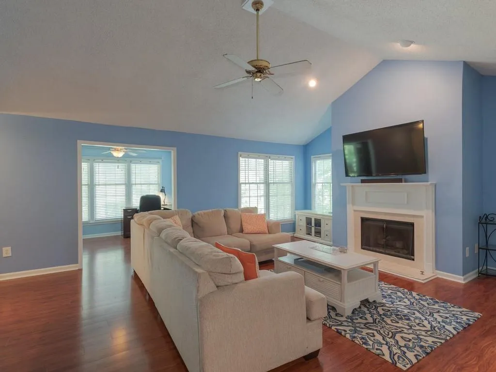 804 Camden Court, Sandy Springs, Georgia 30327, 2 Bedrooms Bedrooms, ,2 BathroomsBathrooms,Residential,Sold,804 Camden Court,6603416