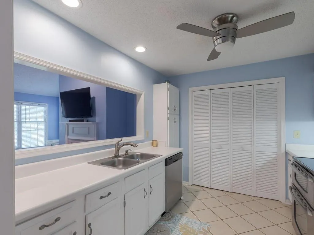 804 Camden Court, Sandy Springs, Georgia 30327, 2 Bedrooms Bedrooms, ,2 BathroomsBathrooms,Residential,Sold,804 Camden Court,6603416