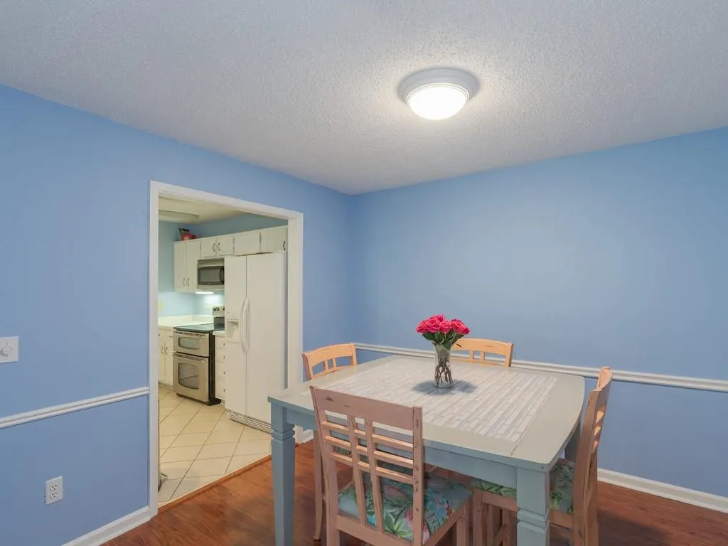 804 Camden Court, Sandy Springs, Georgia 30327, 2 Bedrooms Bedrooms, ,2 BathroomsBathrooms,Residential,Sold,804 Camden Court,6603416
