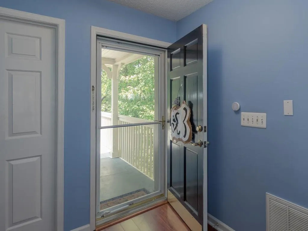 804 Camden Court, Sandy Springs, Georgia 30327, 2 Bedrooms Bedrooms, ,2 BathroomsBathrooms,Residential,Sold,804 Camden Court,6603416