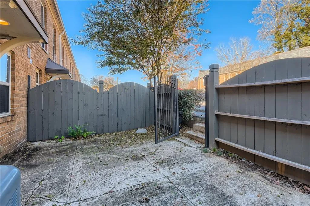 225 Winding River Drive Unit G, Sandy Springs, Georgia 30350, 2 Bedrooms Bedrooms, ,2 BathroomsBathrooms,Residential,Sold,225 Winding River Drive Unit G,6970535