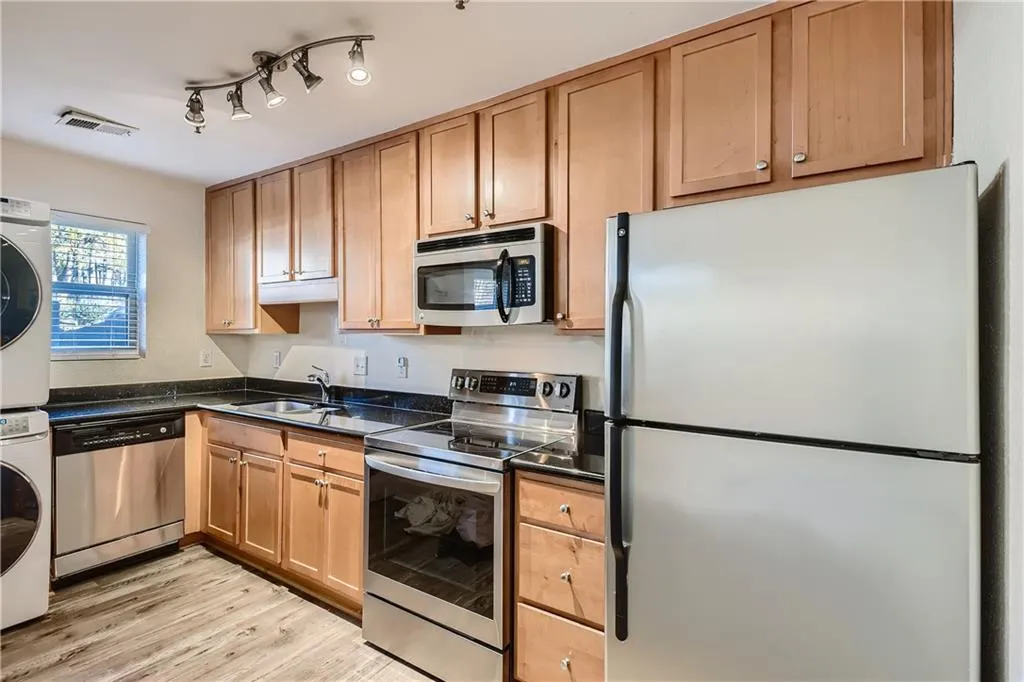 225 Winding River Drive Unit G, Sandy Springs, Georgia 30350, 2 Bedrooms Bedrooms, ,2 BathroomsBathrooms,Residential,Sold,225 Winding River Drive Unit G,6970535