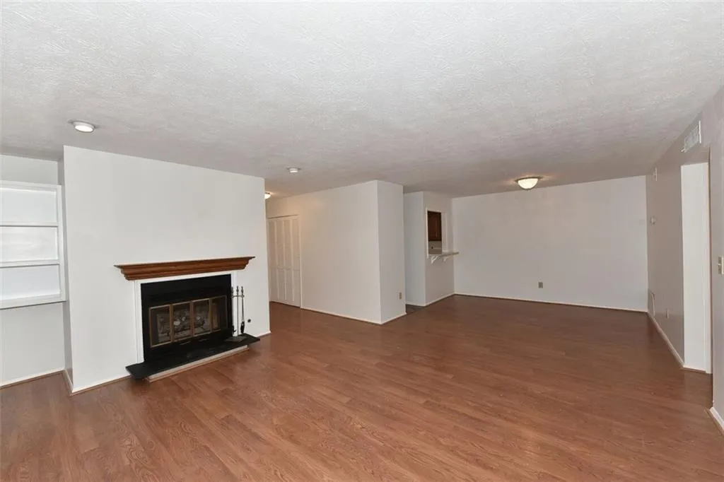 1102 Woodcliff Drive Unit 1102, Atlanta, Georgia 30350, 2 Bedrooms Bedrooms, ,2 BathroomsBathrooms,Residential,Sold,1102 Woodcliff Drive Unit 1102,6114157