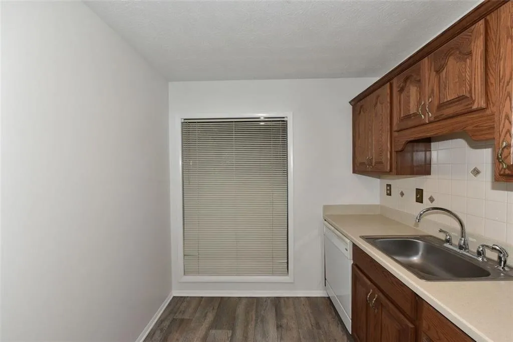 1102 Woodcliff Drive Unit 1102, Atlanta, Georgia 30350, 2 Bedrooms Bedrooms, ,2 BathroomsBathrooms,Residential,Sold,1102 Woodcliff Drive Unit 1102,6114157