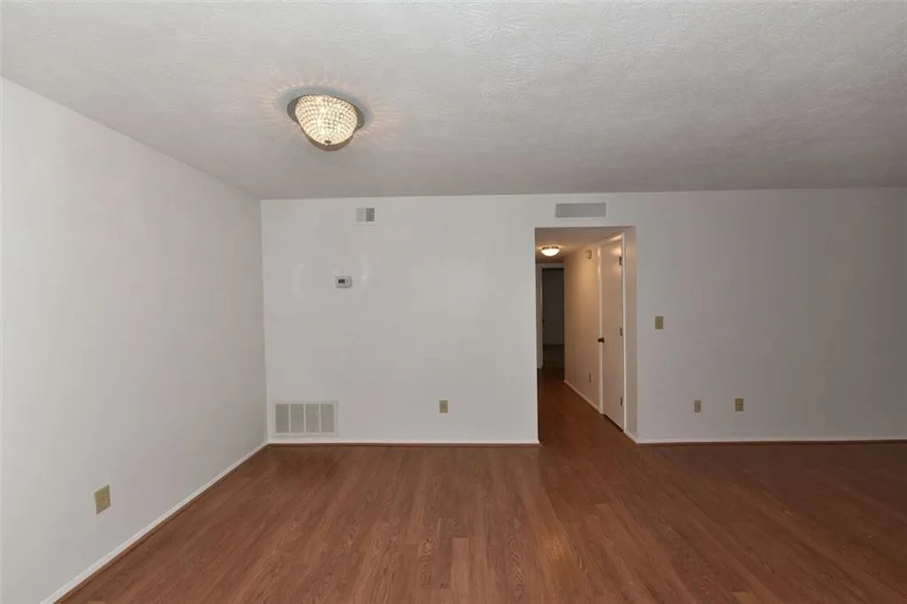 1102 Woodcliff Drive Unit 1102, Atlanta, Georgia 30350, 2 Bedrooms Bedrooms, ,2 BathroomsBathrooms,Residential,Sold,1102 Woodcliff Drive Unit 1102,6114157