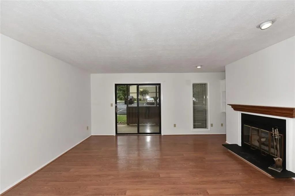 1102 Woodcliff Drive Unit 1102, Atlanta, Georgia 30350, 2 Bedrooms Bedrooms, ,2 BathroomsBathrooms,Residential,Sold,1102 Woodcliff Drive Unit 1102,6114157
