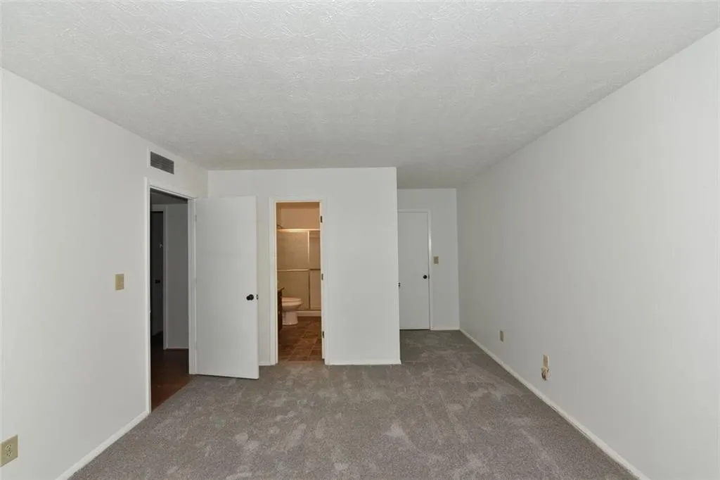 1102 Woodcliff Drive Unit 1102, Atlanta, Georgia 30350, 2 Bedrooms Bedrooms, ,2 BathroomsBathrooms,Residential,Sold,1102 Woodcliff Drive Unit 1102,6114157