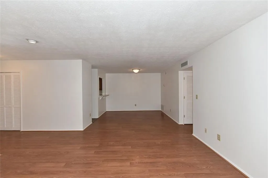 1102 Woodcliff Drive Unit 1102, Atlanta, Georgia 30350, 2 Bedrooms Bedrooms, ,2 BathroomsBathrooms,Residential,Sold,1102 Woodcliff Drive Unit 1102,6114157