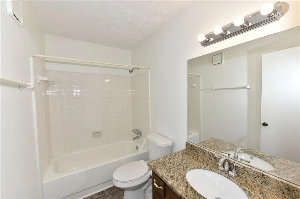 1102 Woodcliff Drive Unit 1102, Atlanta, Georgia 30350, 2 Bedrooms Bedrooms, ,2 BathroomsBathrooms,Residential,Sold,1102 Woodcliff Drive Unit 1102,6114157