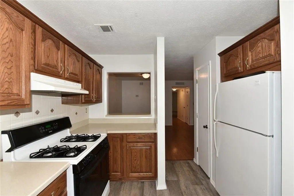 1102 Woodcliff Drive Unit 1102, Atlanta, Georgia 30350, 2 Bedrooms Bedrooms, ,2 BathroomsBathrooms,Residential,Sold,1102 Woodcliff Drive Unit 1102,6114157