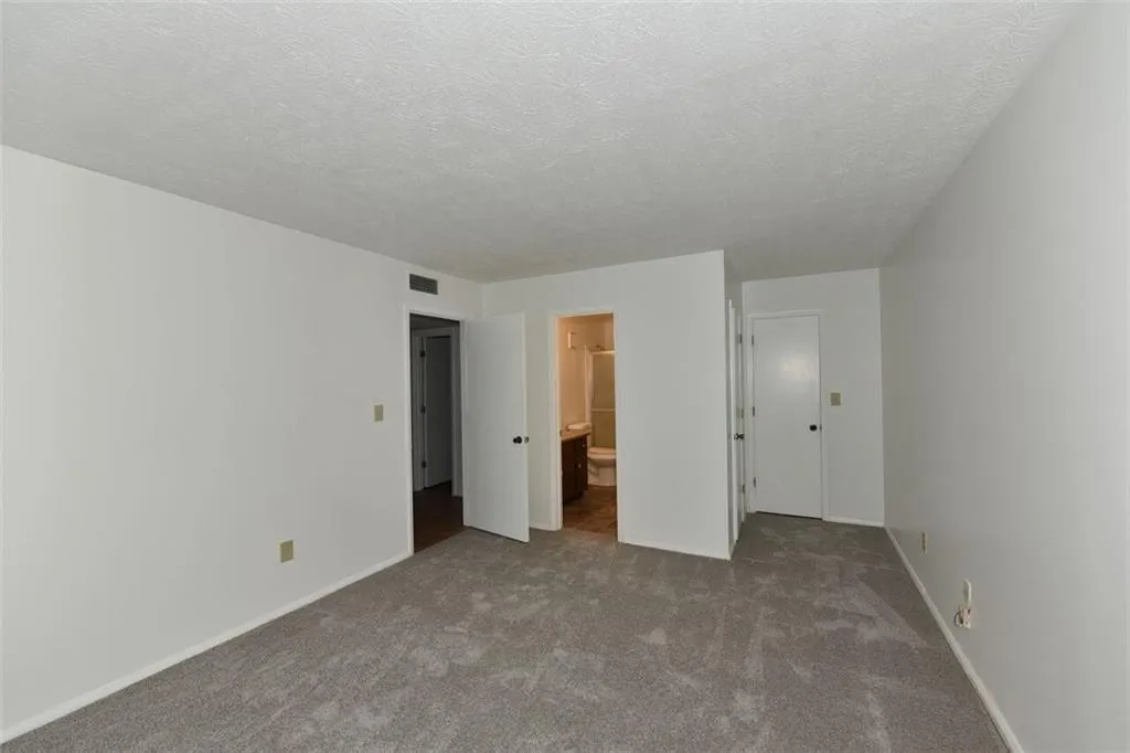 1102 Woodcliff Drive Unit 1102, Atlanta, Georgia 30350, 2 Bedrooms Bedrooms, ,2 BathroomsBathrooms,Residential,Sold,1102 Woodcliff Drive Unit 1102,6114157